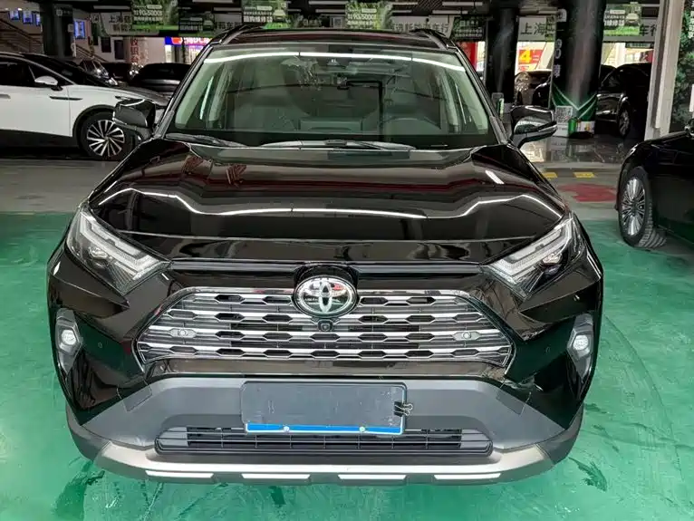Toyota RAV4 2024 — фото 2