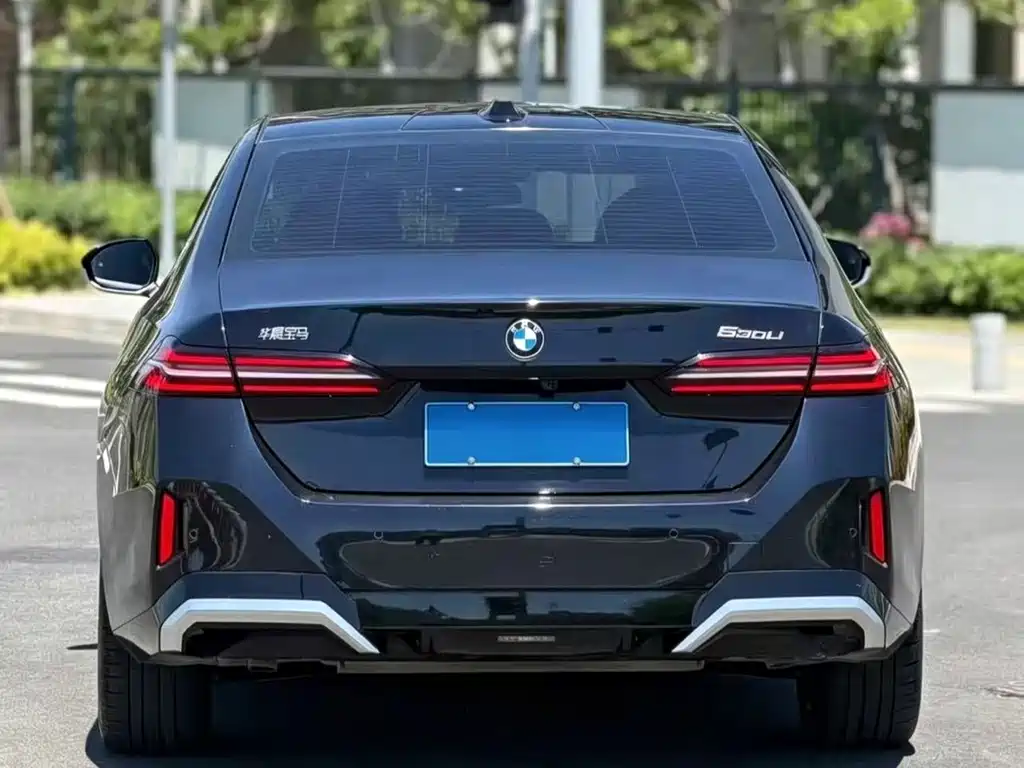 BMW 5 Series 2024 — фото 17