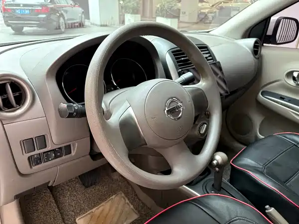 Nissan Sunny 2011