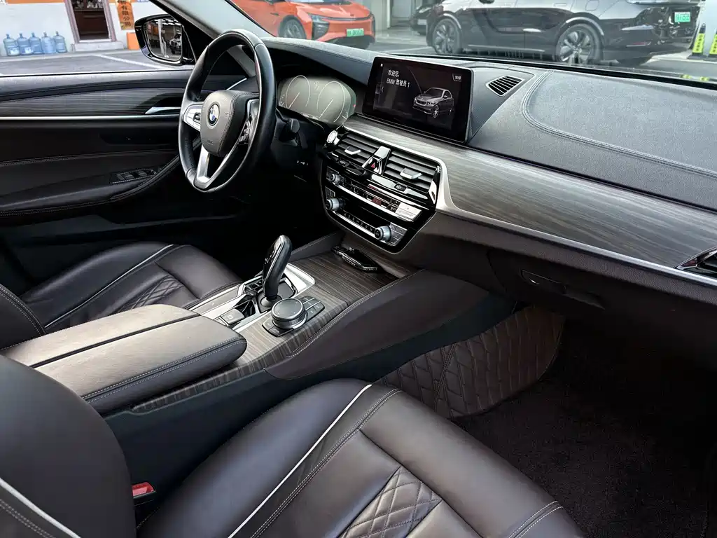BMW 5 Series 2019 — фото 6