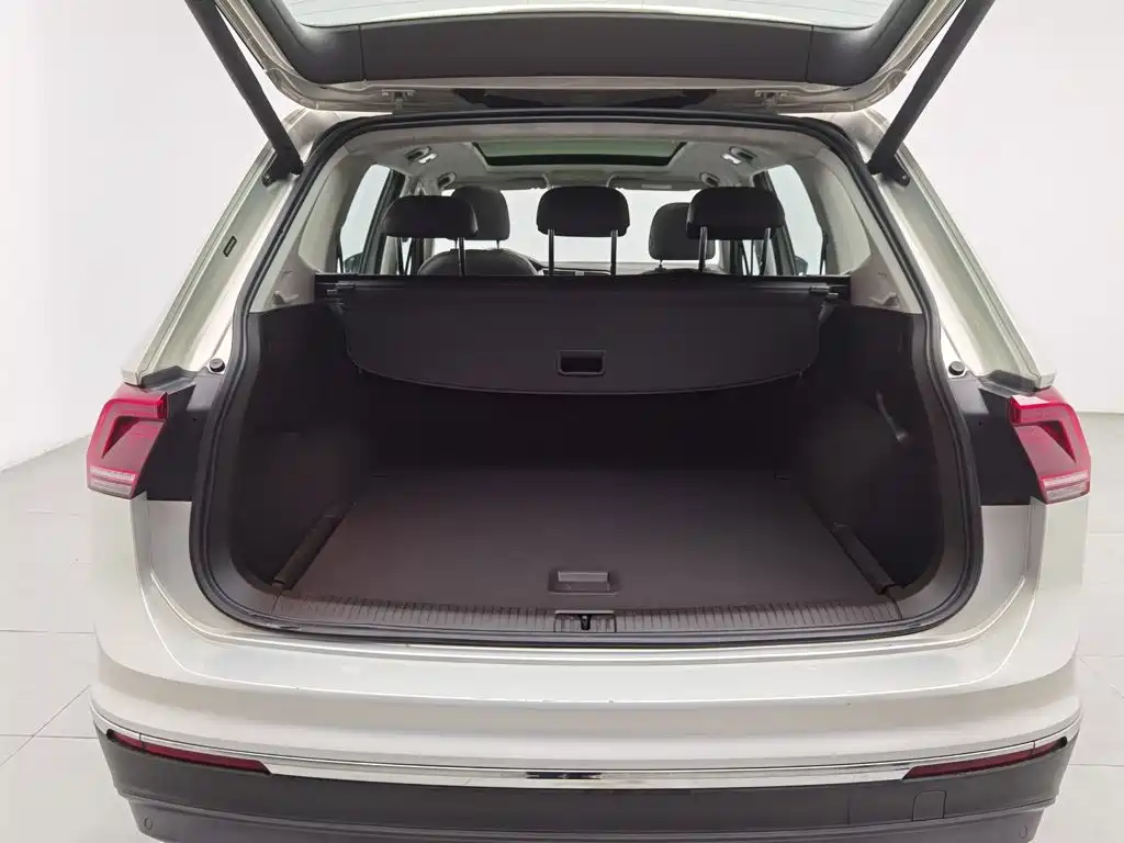 Volkswagen Tiguan L 2017 — фото 16
