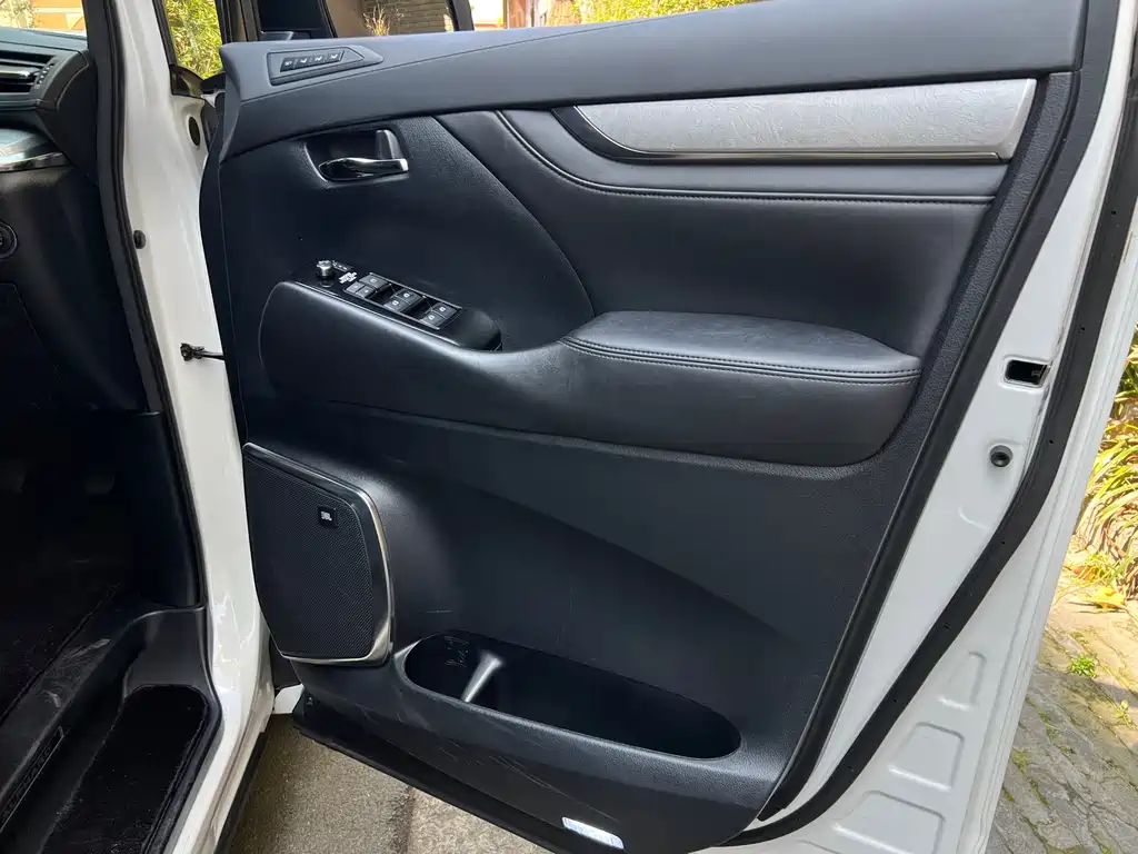 Toyota Alphard 2025 — фото 23