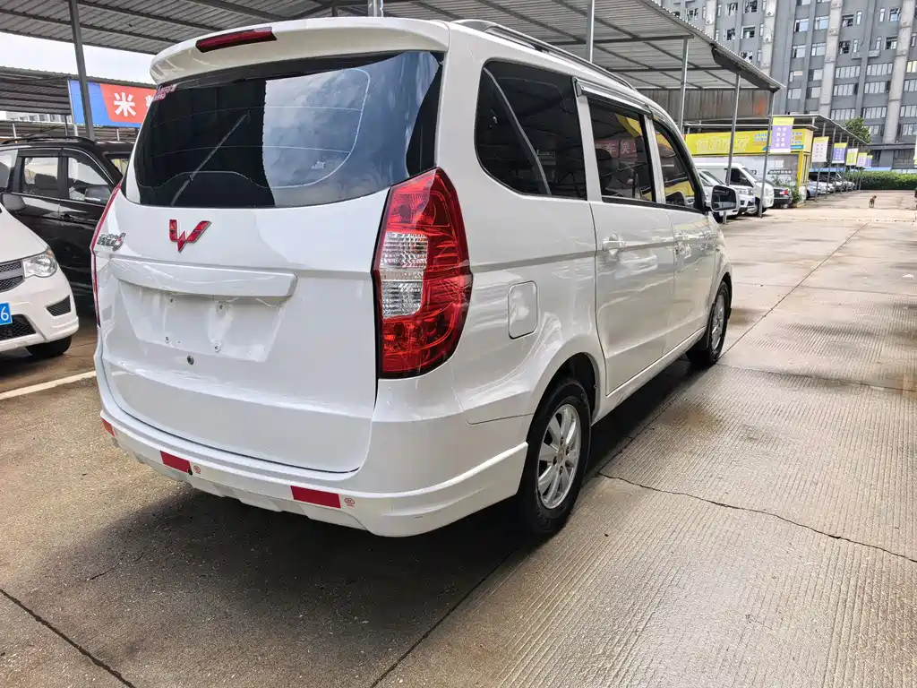Wuling Hongguang 2016