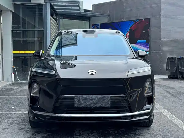 NIO ES8 2025
