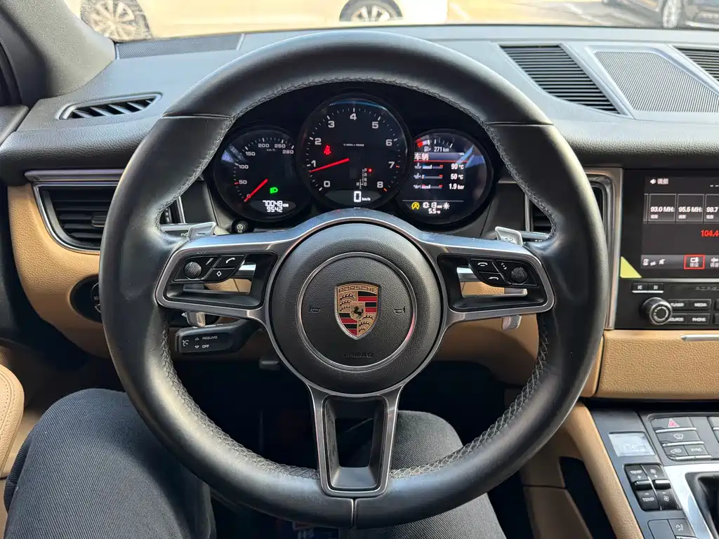 Porsche Macan 2017 — фото 24