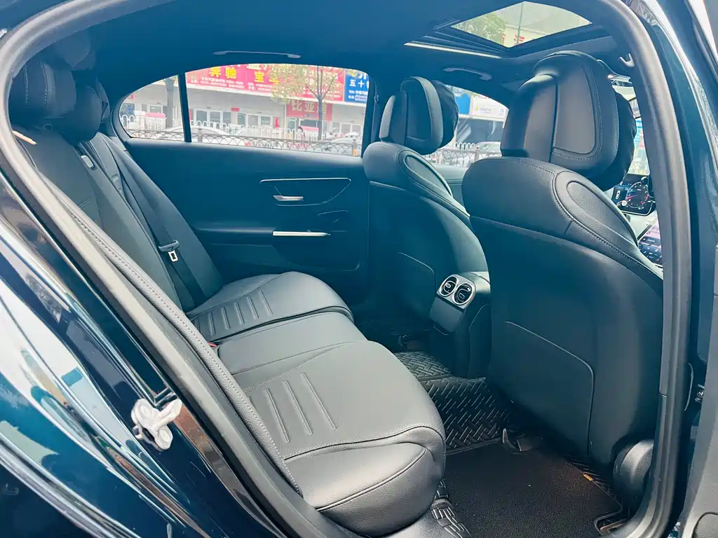 Mercedes-Benz C-Class 2023 — фото 10