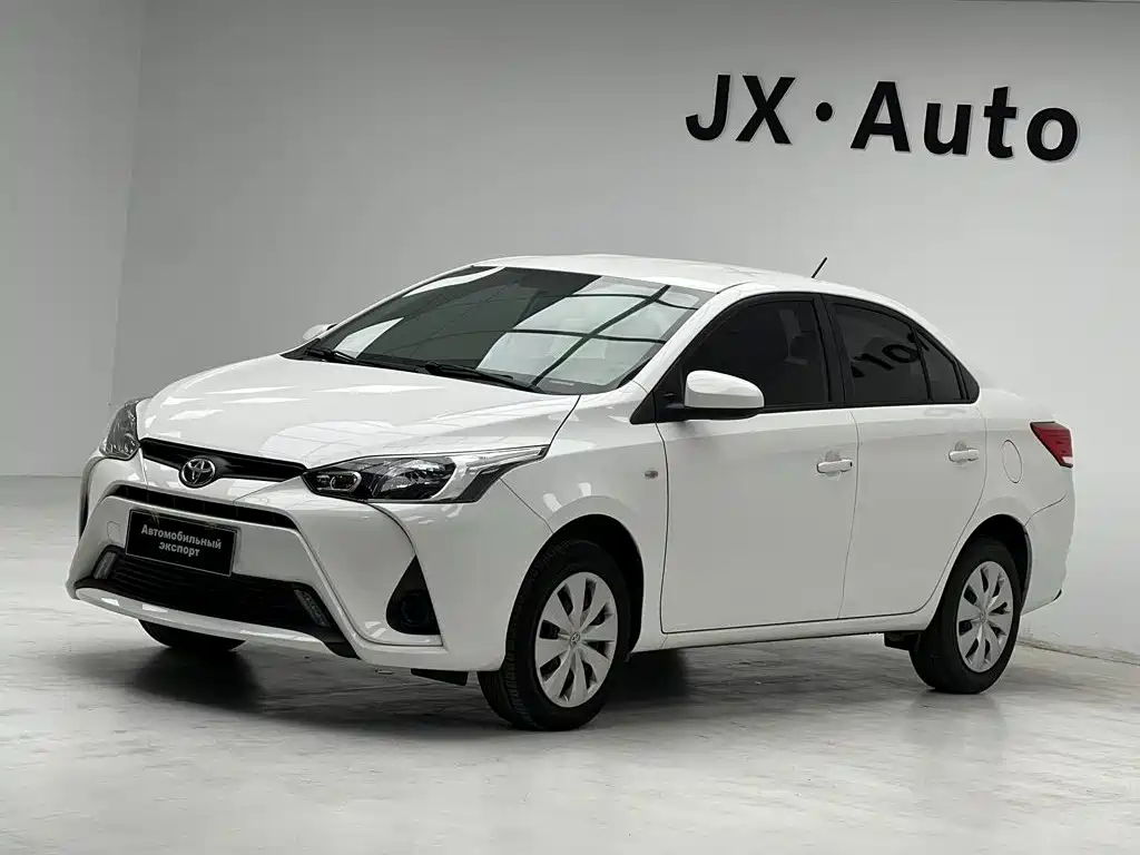 Toyota Yaris L 2022 — фото 1