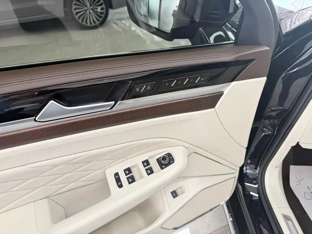 Volkswagen Phideon 2023 — фото 15
