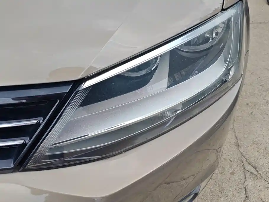 Volkswagen Sagitar 2012