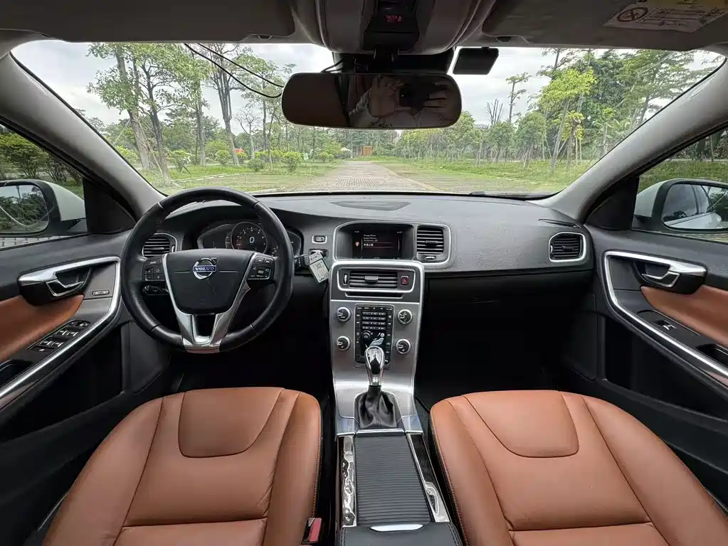 Volvo S60 2016 — фото 13