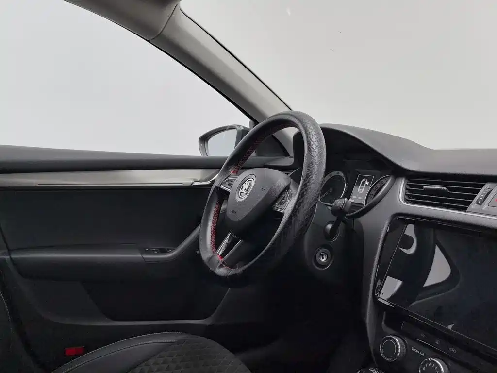 Skoda Octavia 2019 — фото 22