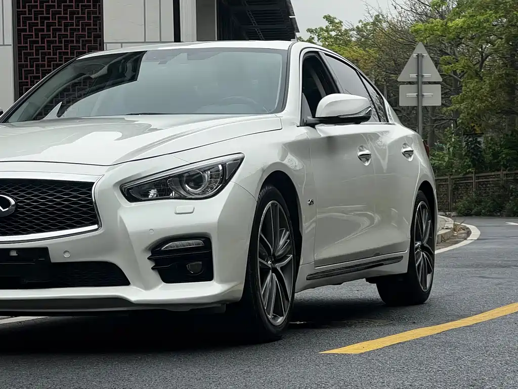 Infiniti Q50L 2017 — фото 8