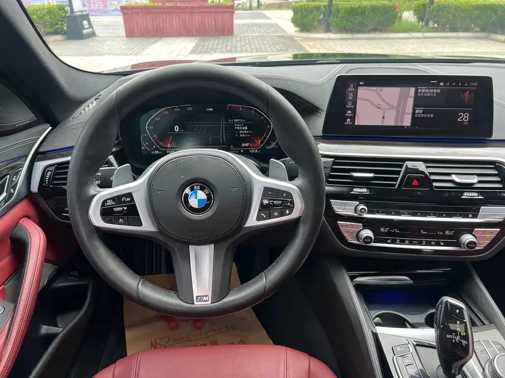 BMW 5 Series 2020 — фото 10