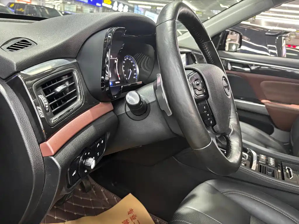GAC Motor Trumpchi GS8 2017 — фото 9