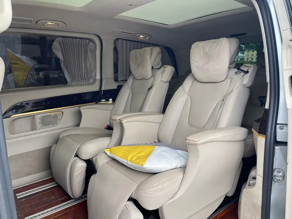 Mercedes-Benz V-Class 2017 — фото 23
