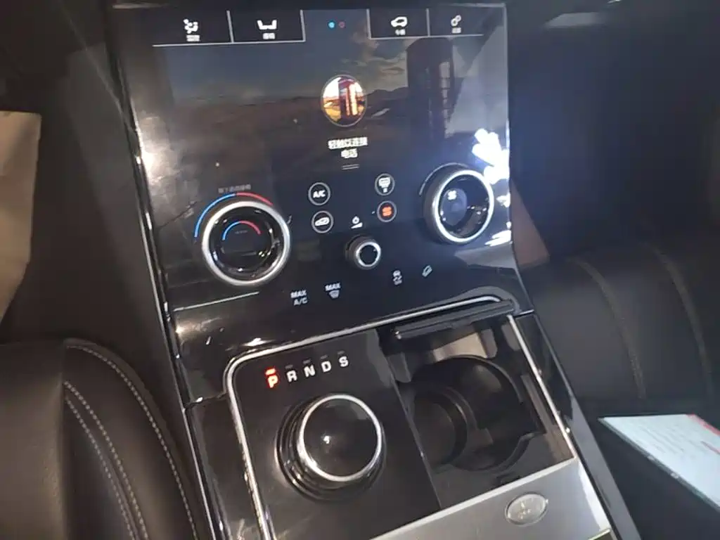 Land Rover Velar 2018 — фото 14