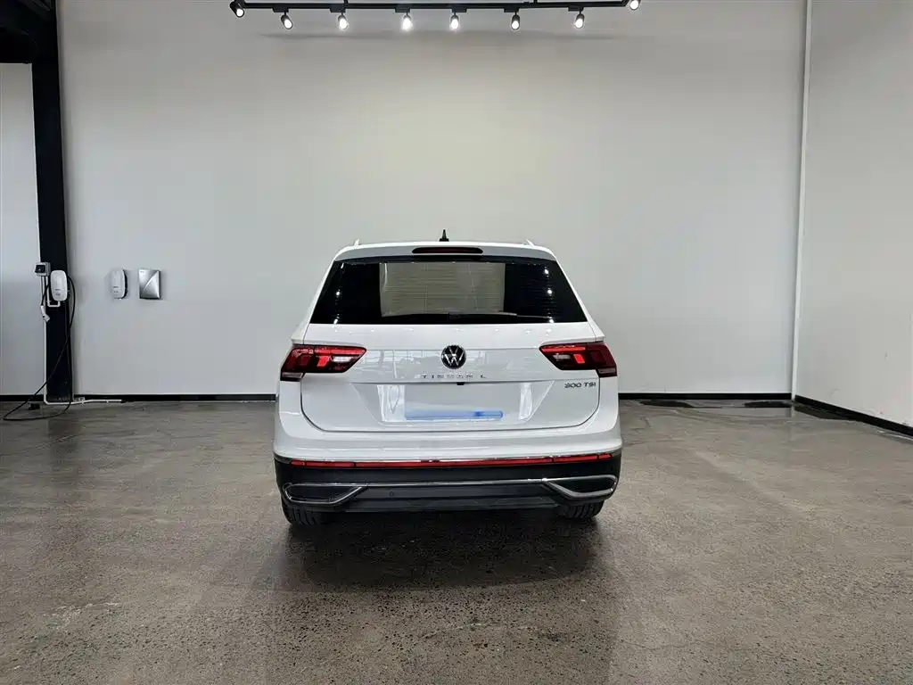 Volkswagen Tiguan L 2023 — фото 8