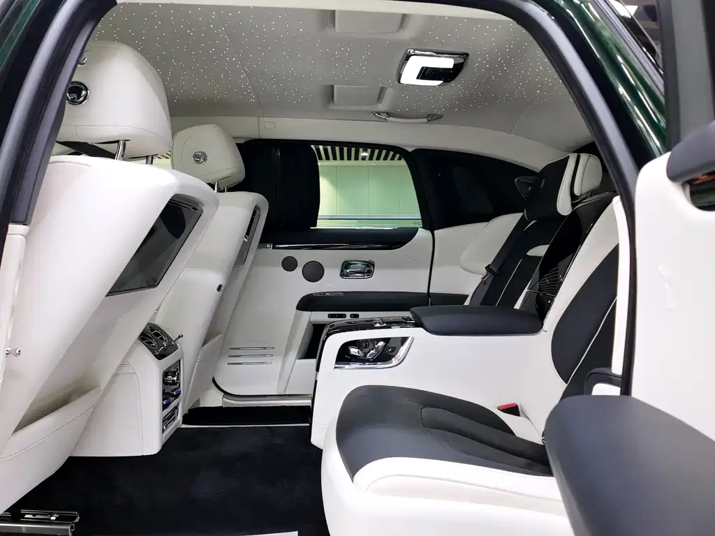 Rolls-Royce Ghost 2021 — фото 10