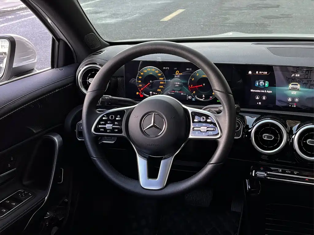 Mercedes-Benz A-Class 2021 — фото 14