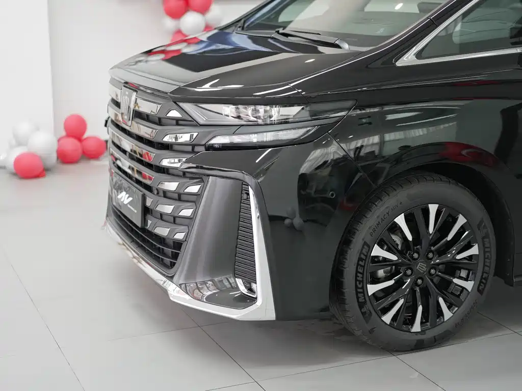 Toyota Vellfire — фото 2