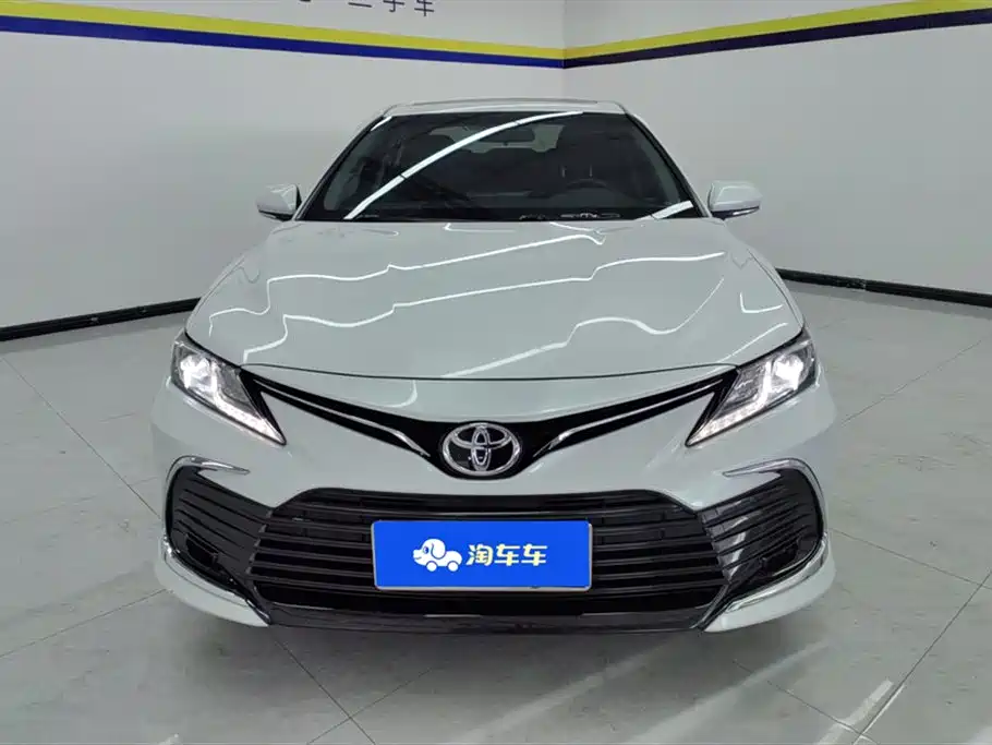 Toyota Camry 2023 — фото 2