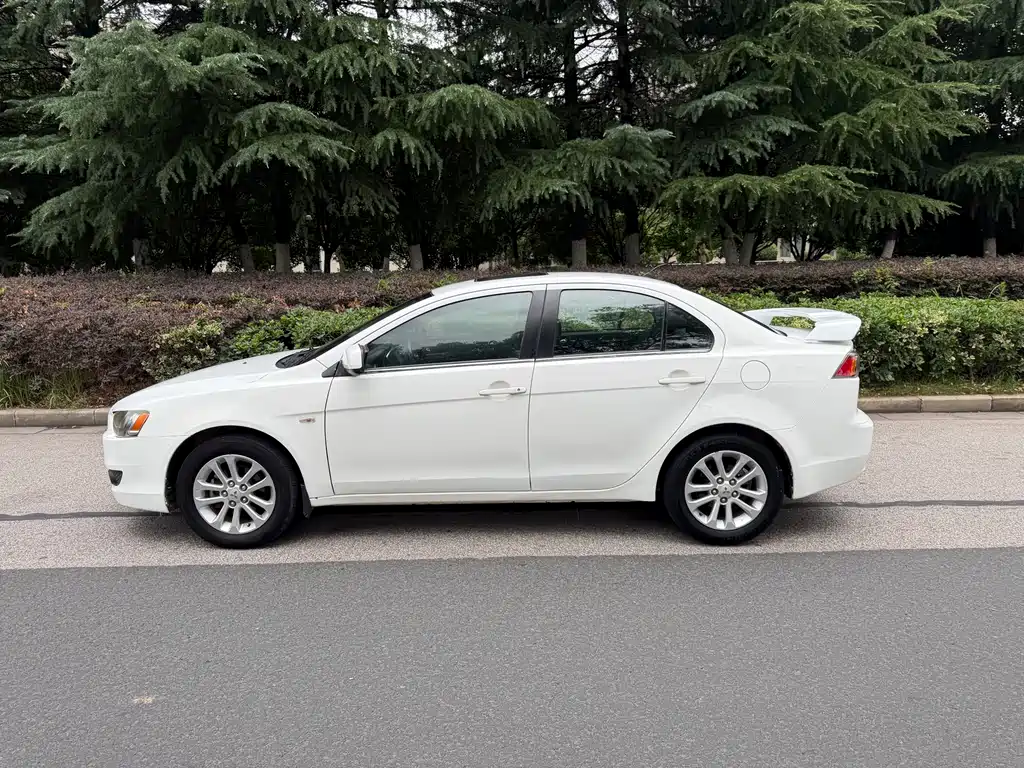 Mitsubishi Lancer EX 2012