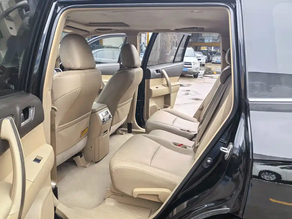 Toyota Highlander 2014 — фото 10