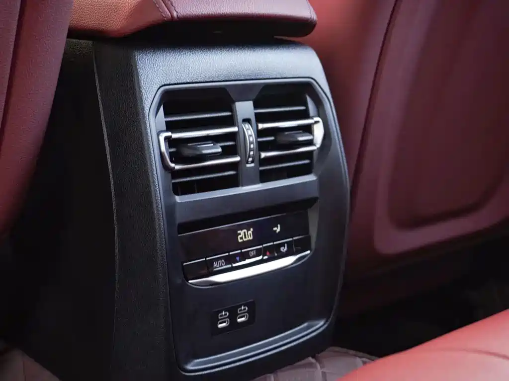 BMW 3 Series 2025 — фото 16