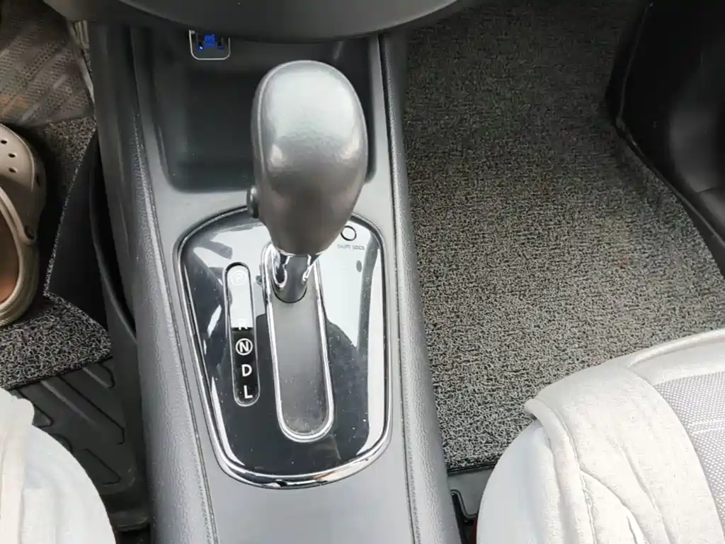 Nissan Tiida 2015 — фото 14