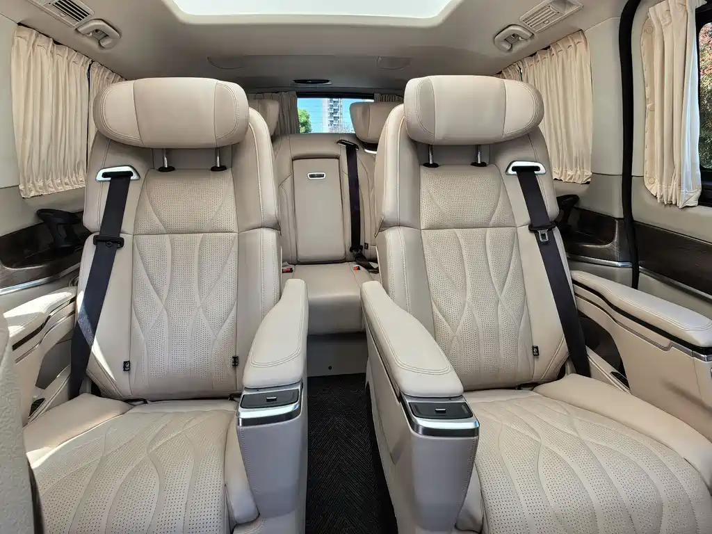 Mercedes-Benz V-Class 2022 — фото 10