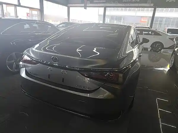 Lexus ES 2022