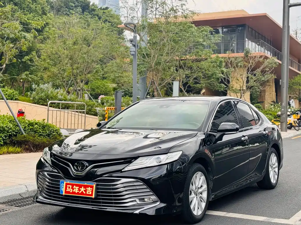 Toyota Camry 2020 — фото 1