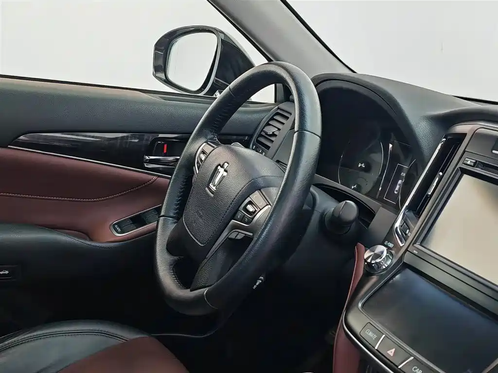 Toyota Crown 2017 — фото 22