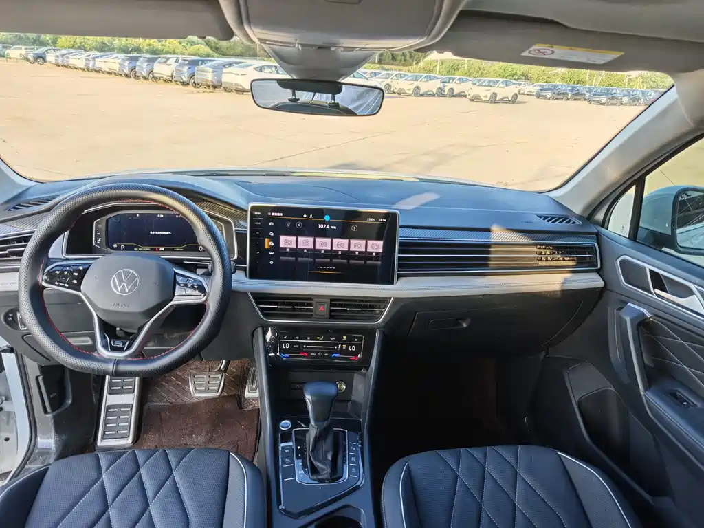 Volkswagen Tiguan L 2023 — фото 16