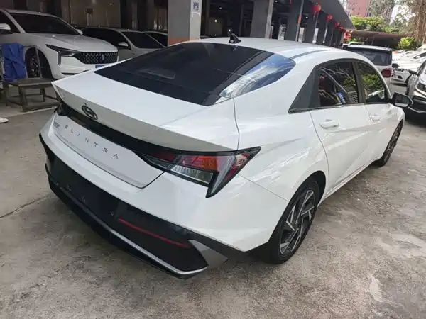 Hyundai Elantra 2024