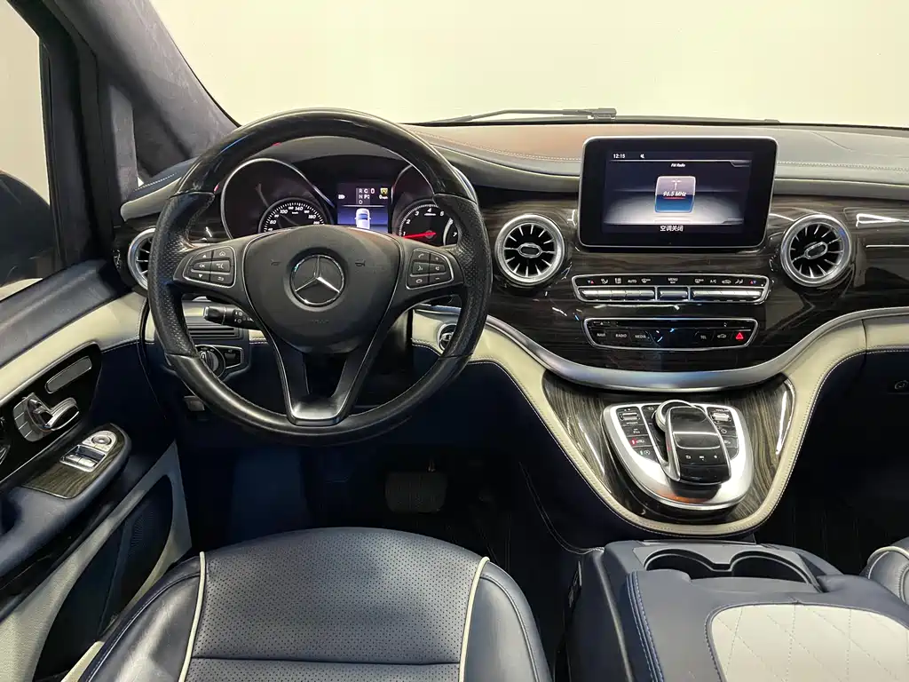 Mercedes-Benz V-Class 2020 — фото 10