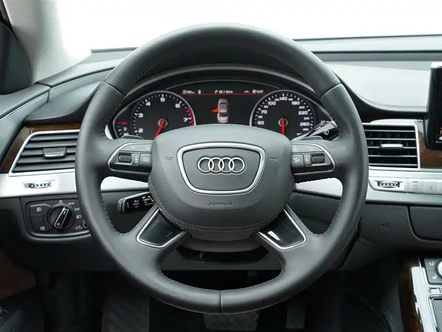 Audi A8 2014 — фото 20