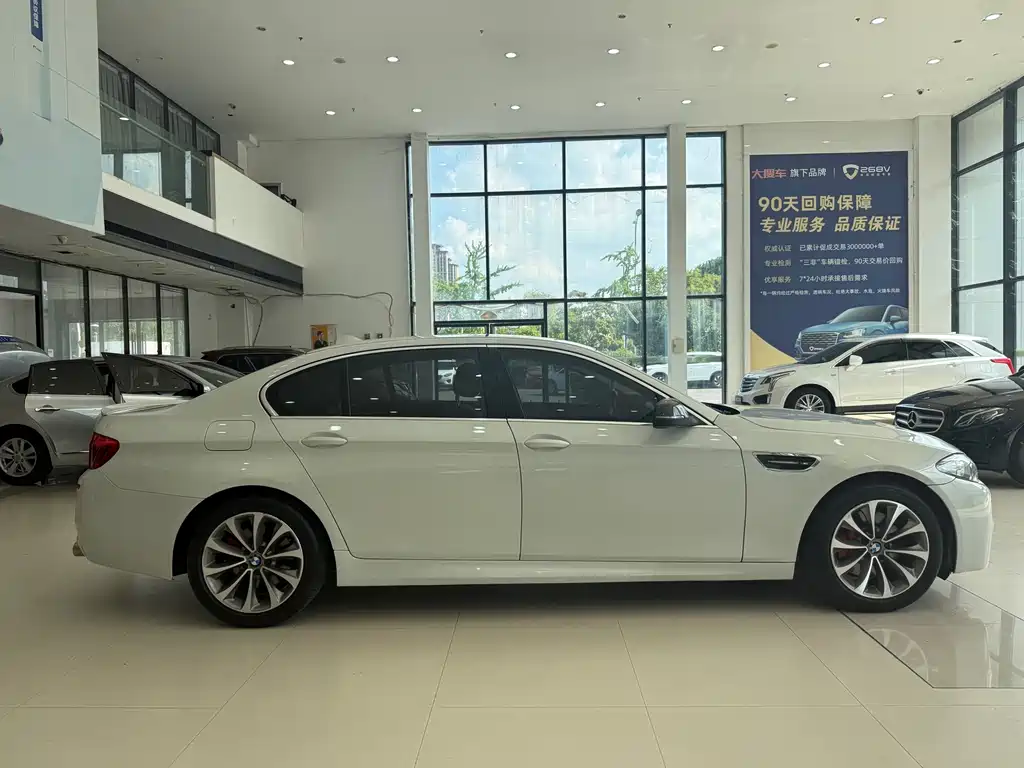 BMW 5 Series 2016 — фото 8