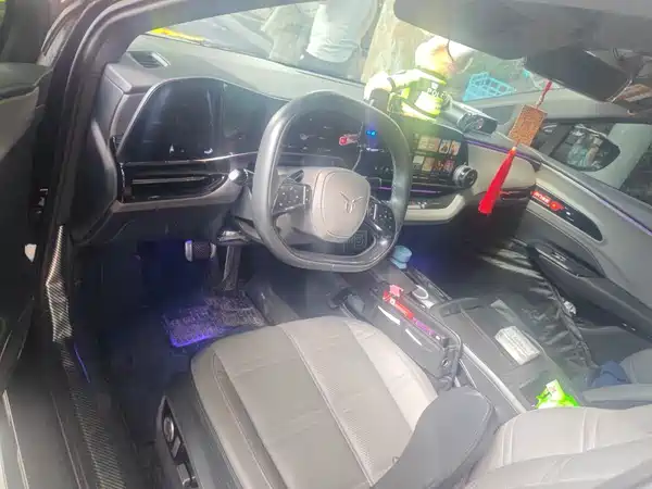 Hongqi EH7 2024