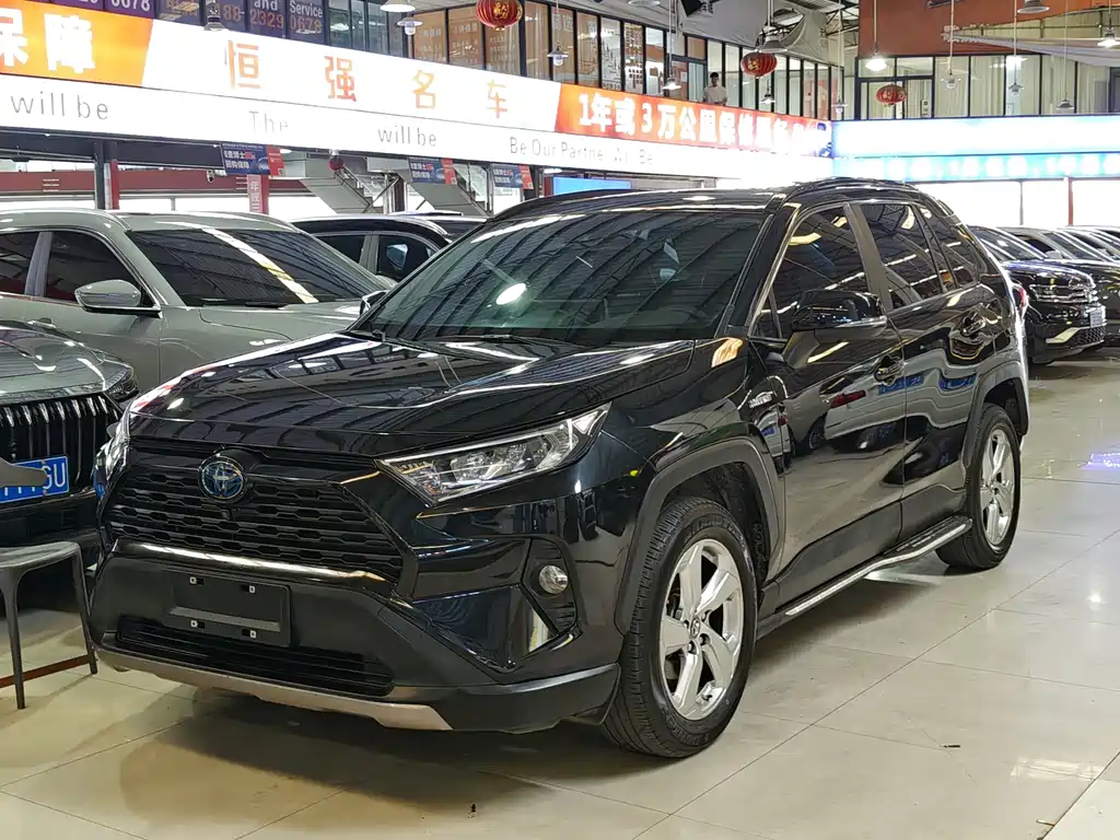 Toyota RAV4 2020 — фото 1