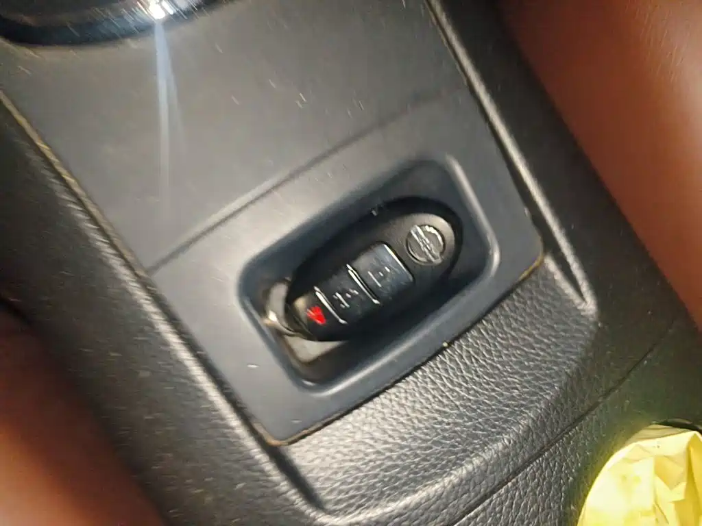 Nissan Tiida 2015 — фото 12