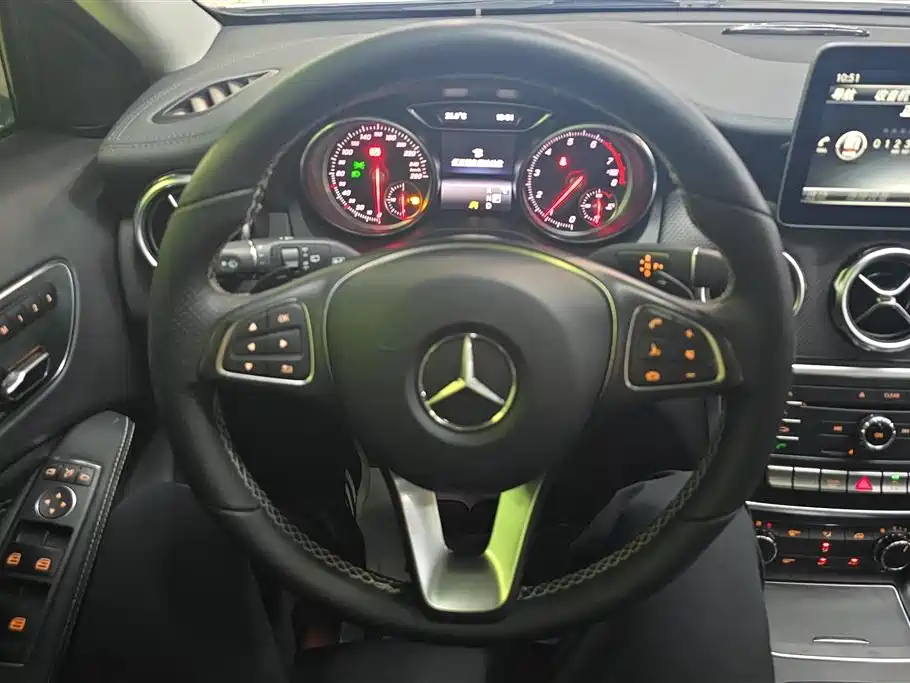 Mercedes-Benz GLA 2017 — фото 15