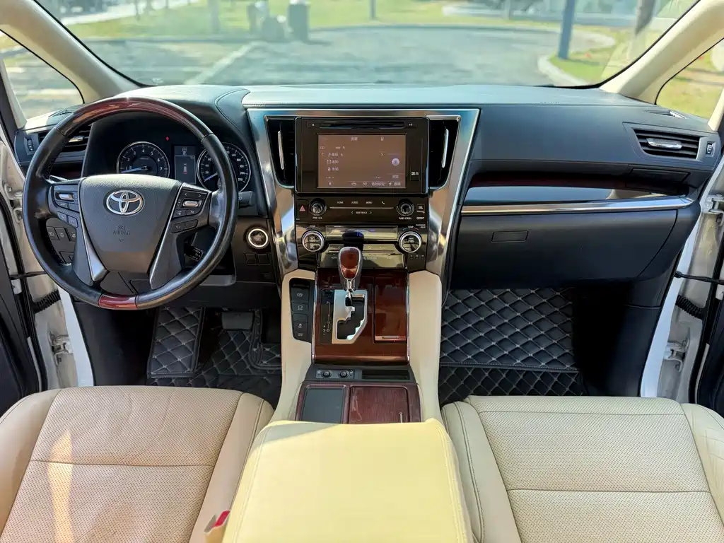 Toyota Alphard 2017 — фото 10