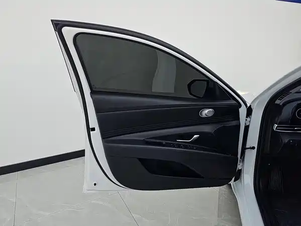 Hyundai Elantra 2025