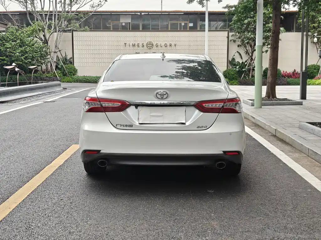 Toyota Camry 2022 — фото 4
