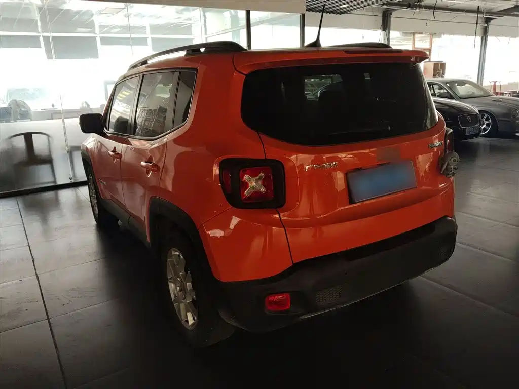 Jeep Renegade 2020 — фото 23