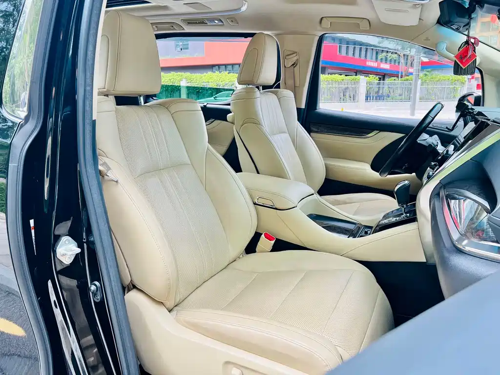 Toyota Alphard 2022 — фото 10