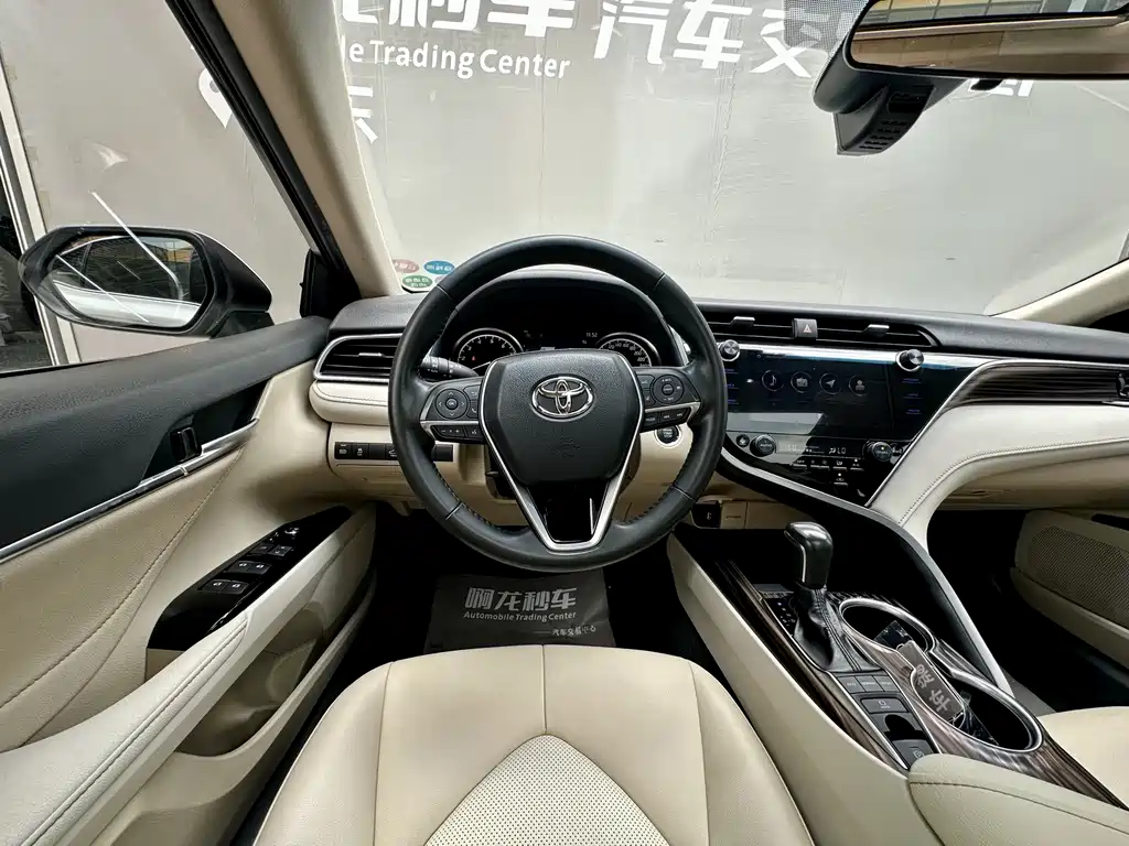 Toyota Camry 2020 — фото 10