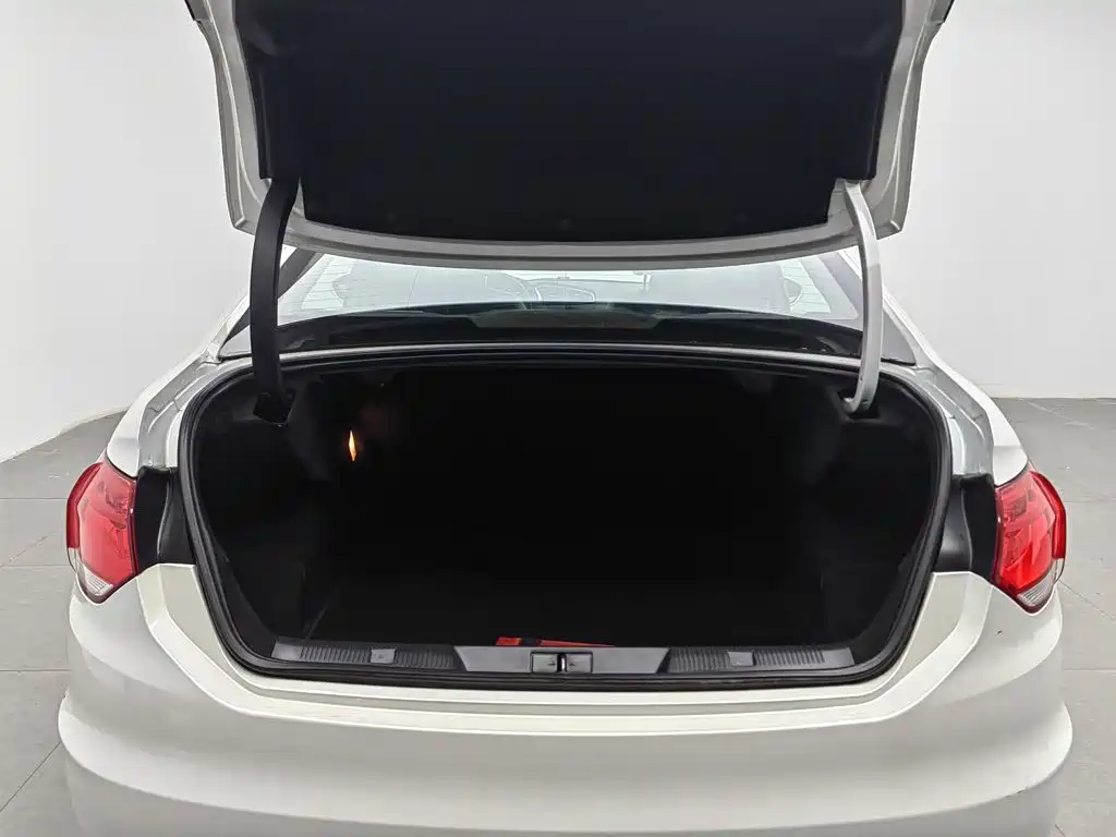 Citroën C4L 2015 — фото 16