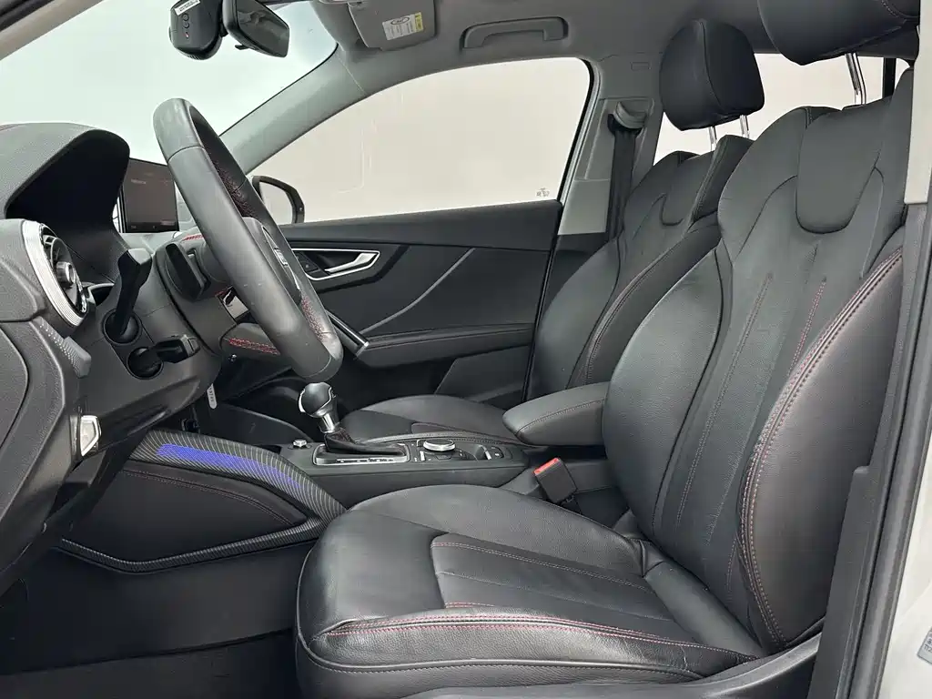 Audi Q2L 2023